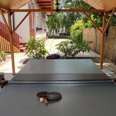 Timbi Vendeghaz 招待所 *