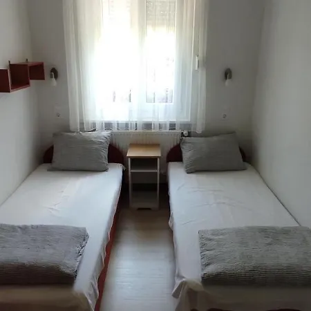 Πανσιόν Timbi Vendeghaz *